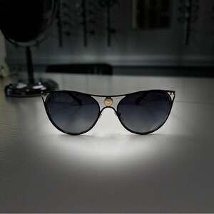 Woman’s Elegant Versace Black Sunglasses